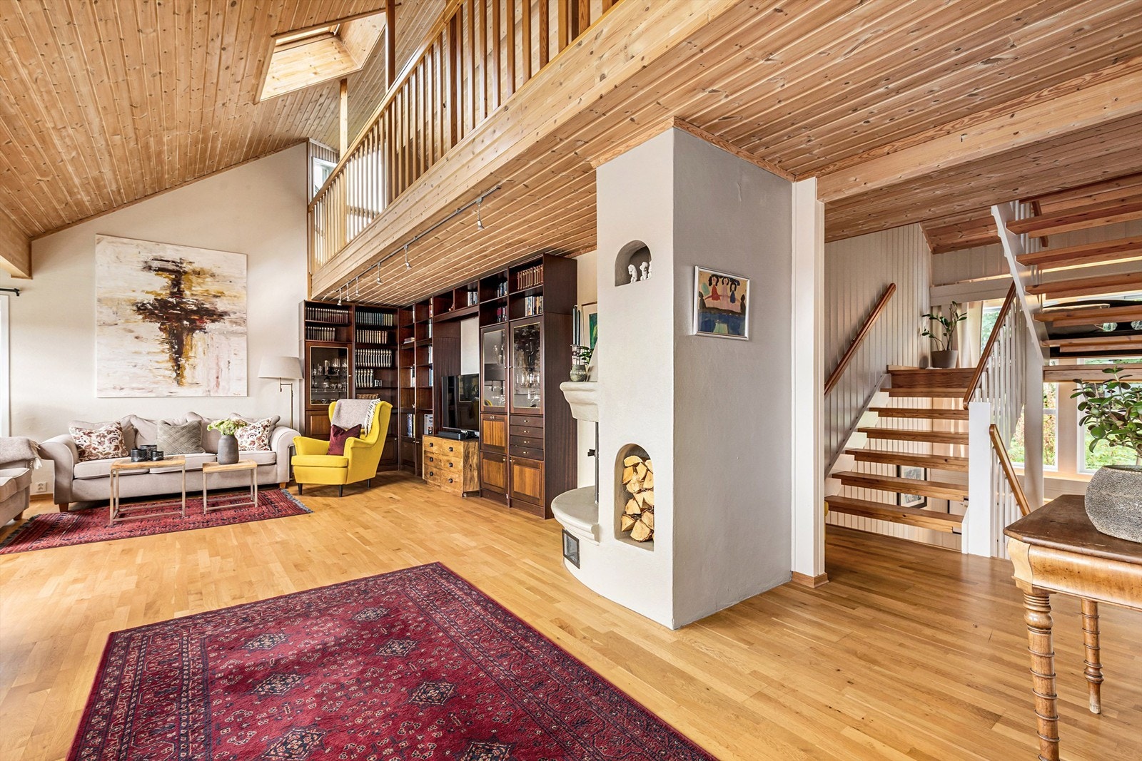 Her kan du fyre i peisen og skape ekstra koselig atmosfære og god varme på kalde vintersdager Galleribilde