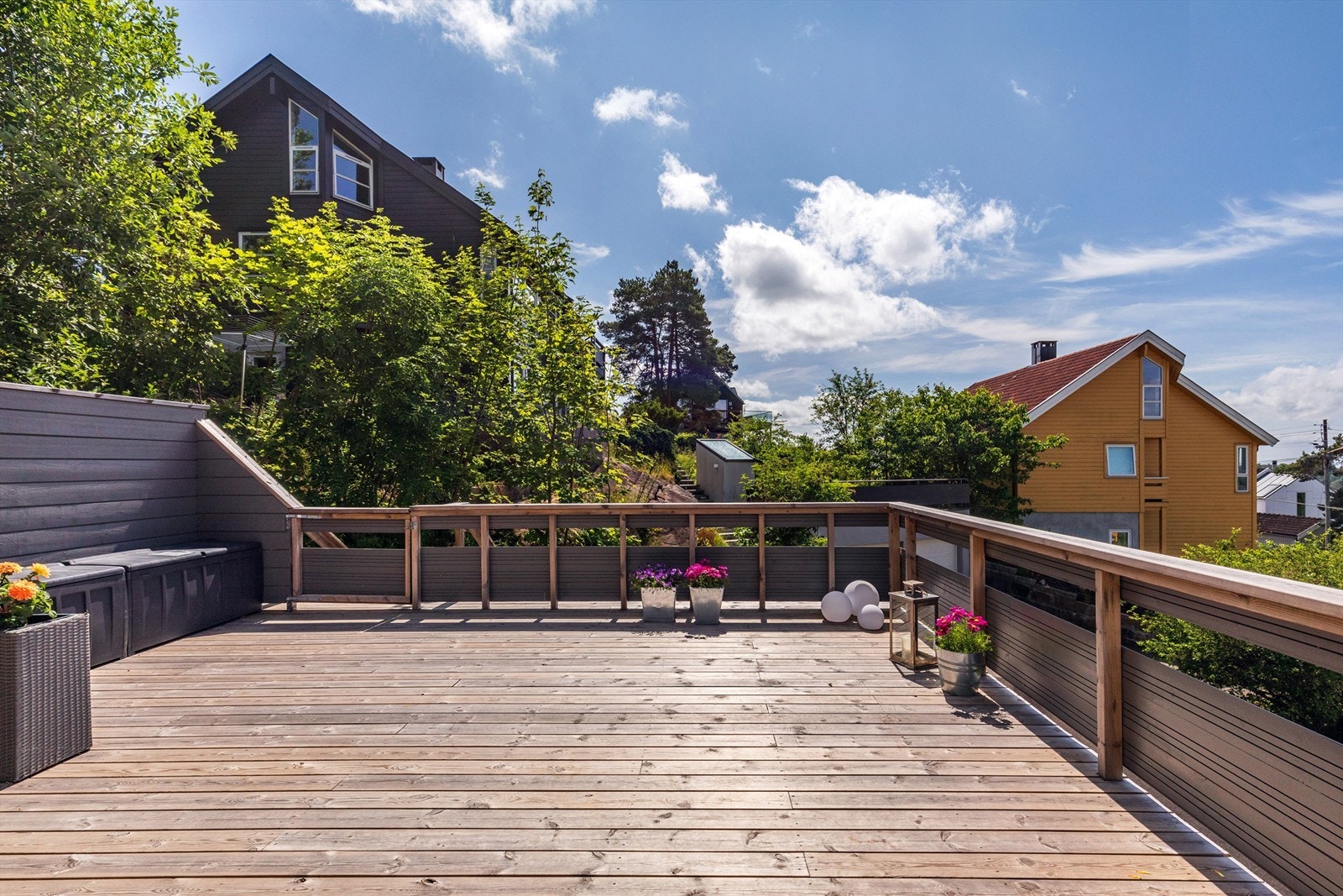 Ny membran, nye gulv, nye rekkverk/skillevegg og ny trapp i 2022 Galleribilde