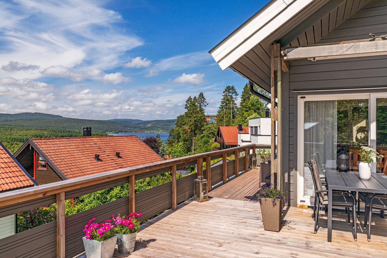 Utsikt mot Maridalsvannet fra terrasen Galleribilde