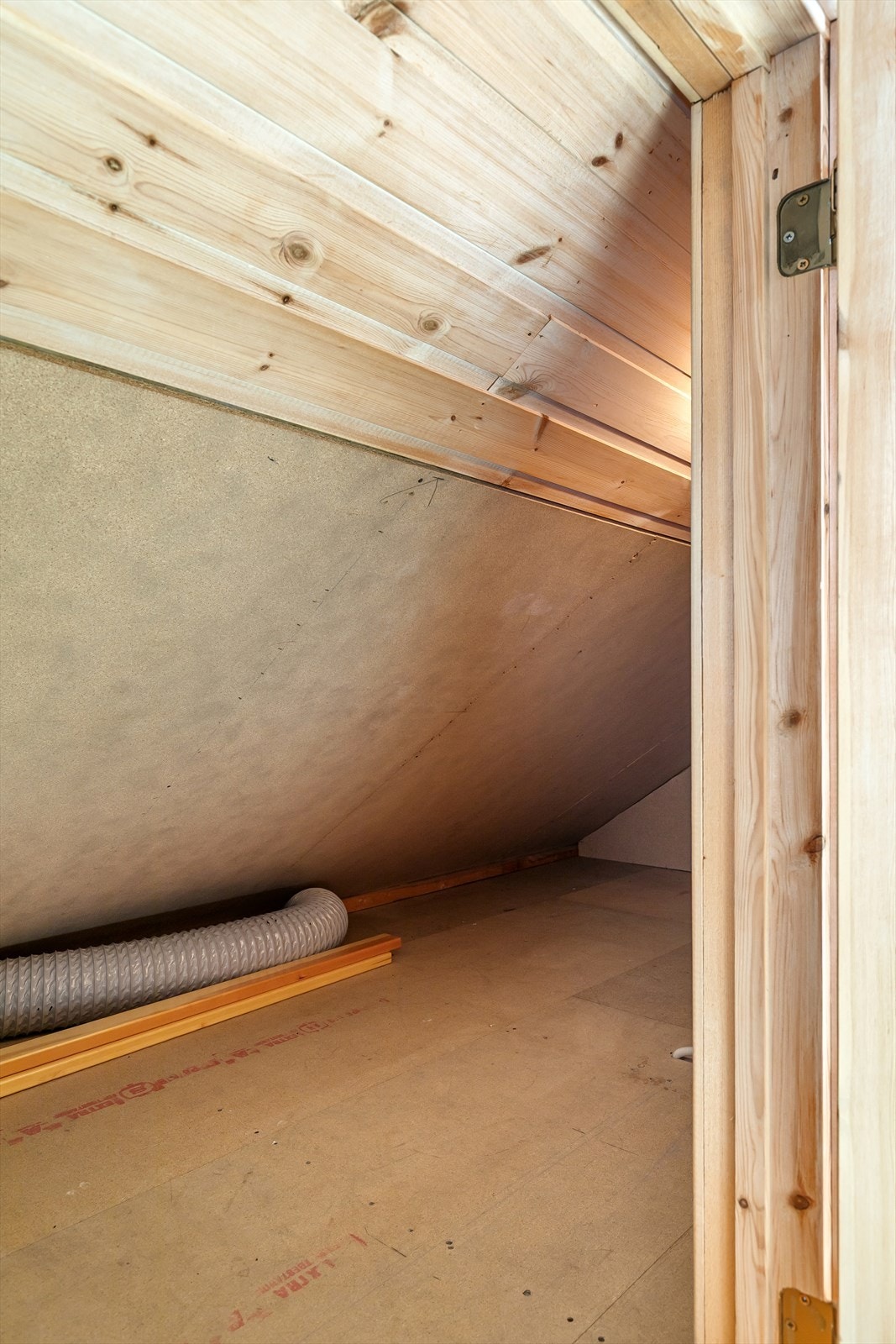 Kneloft med lagringsplass Galleribilde