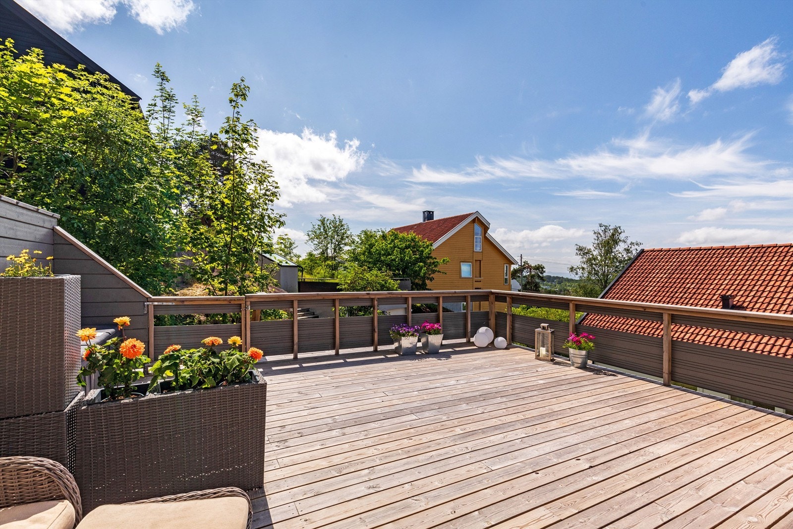 Her kan du nyte lange sommerdager. Terrassen ble rehabilitert i 2022 Galleribilde