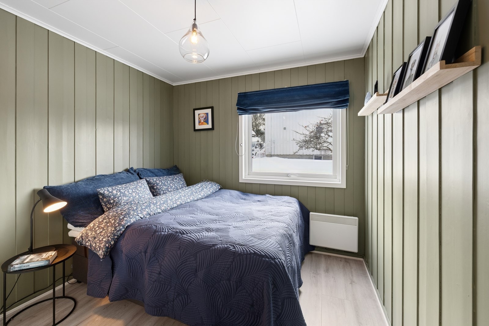 Soverommene har plass til seng, nattbord og annet ønskelig møblement. Galleribilde