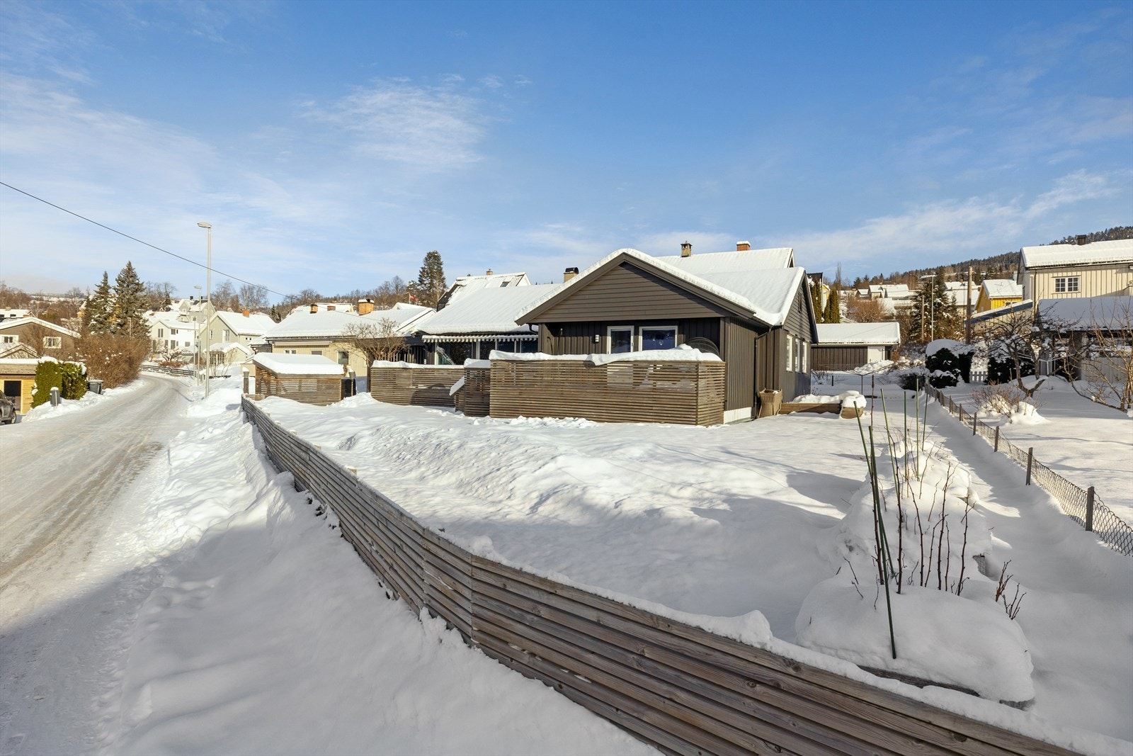 Her bor du med kort avstand til alle fasiliteter og gangavstand til skysstasjonen med gode togforbindelser. Galleribilde