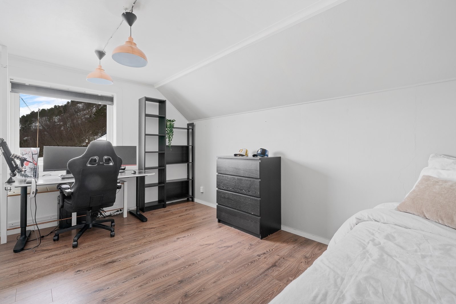 - Her har du gode muligheter til å innrede med garderobe og kontorpult - Galleribilde