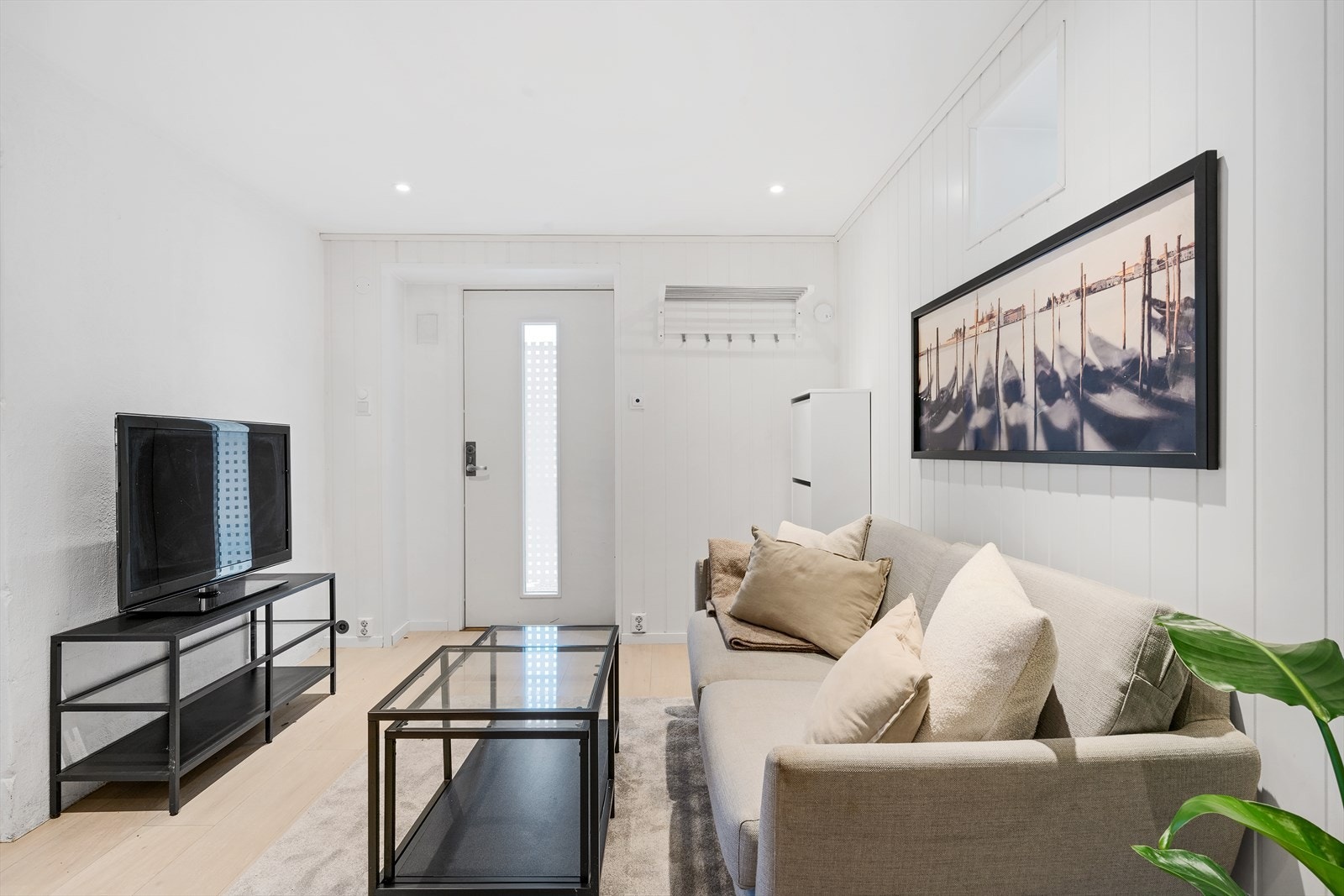 - Underetasjen er ikke godkjent for varig opphold - Galleribilde