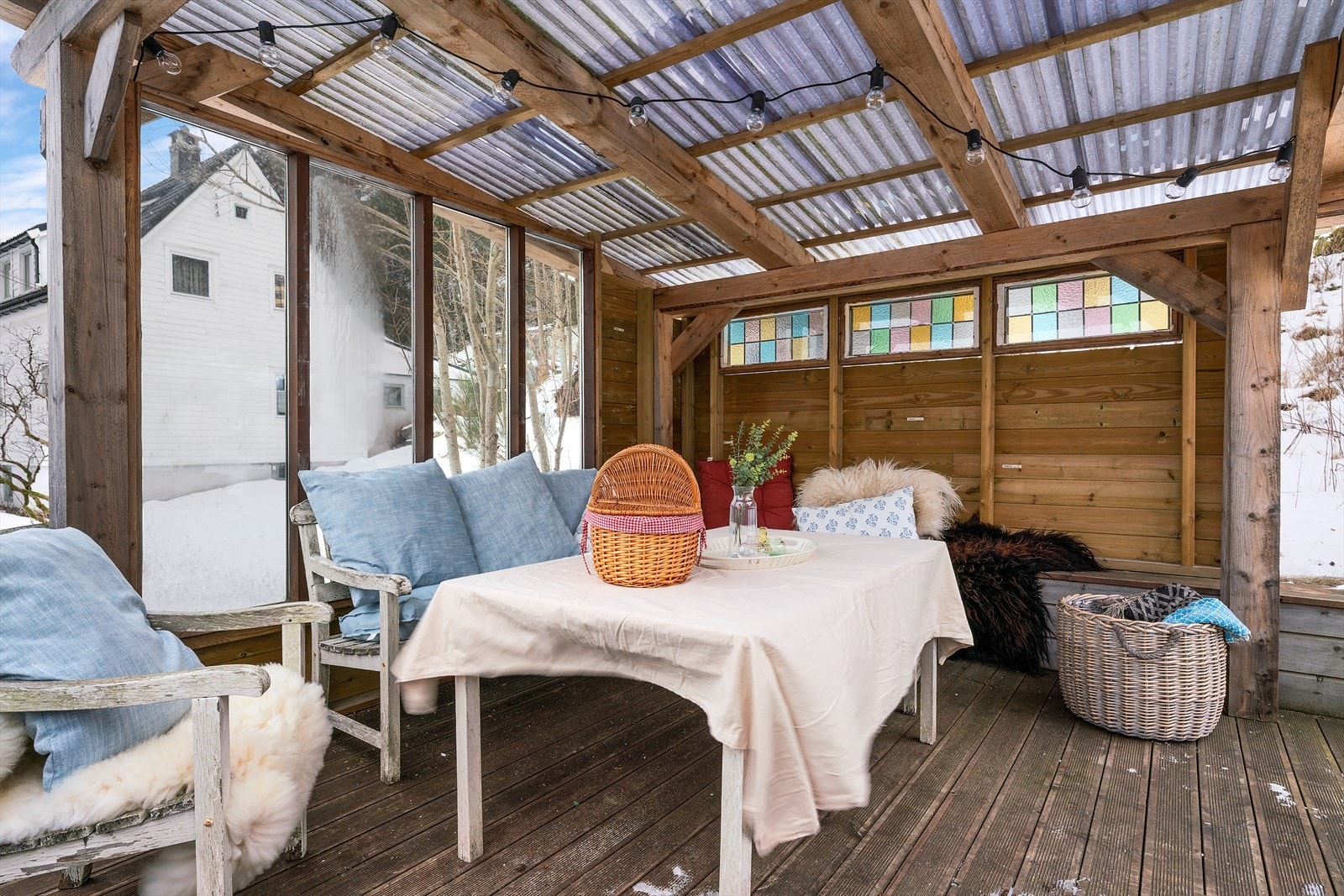 - Terrassen strekker seg over et uteareal på 50 m², og har med det gode møbleringsmuligheter - Galleribilde