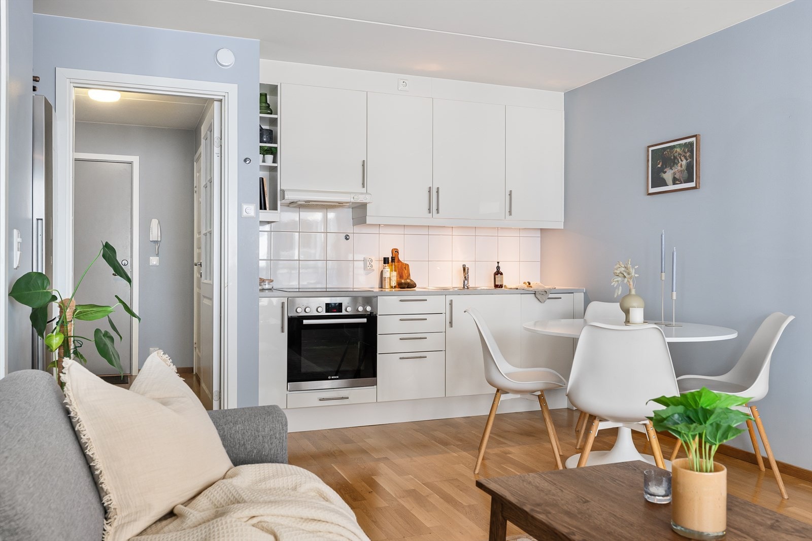 Vi fortsetter videre til boligens kjøkken. Galleribilde