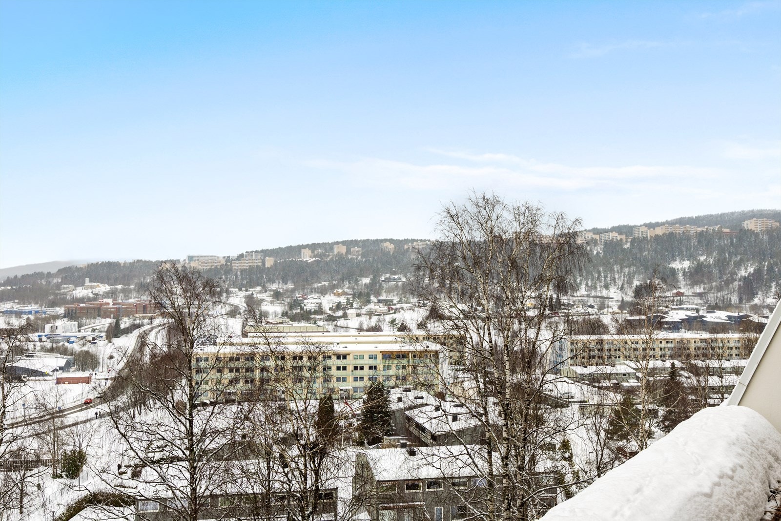 I tillegg er det kort vei til marka, som byr på flotte turmuligheter gjennom hele året. Galleribilde