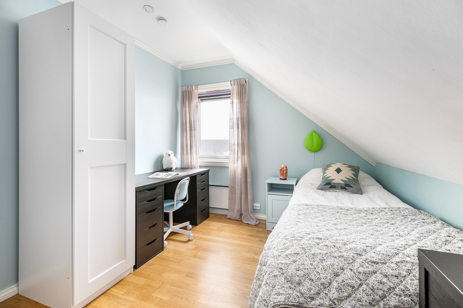 Malerarbeid er i senere år utført også i soverommene. Galleribilde