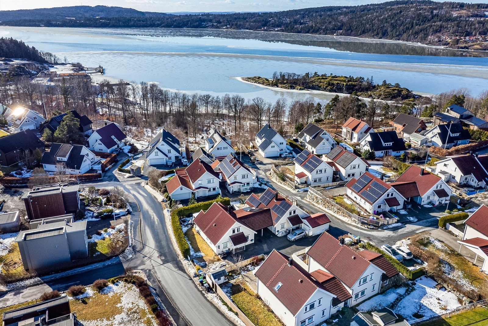 For en dukkert i sjøen kan du tusle ned til den koselige sandstranden Kulpestranda som er lett tilgjengelig på sti gjennom skogen. Galleribilde