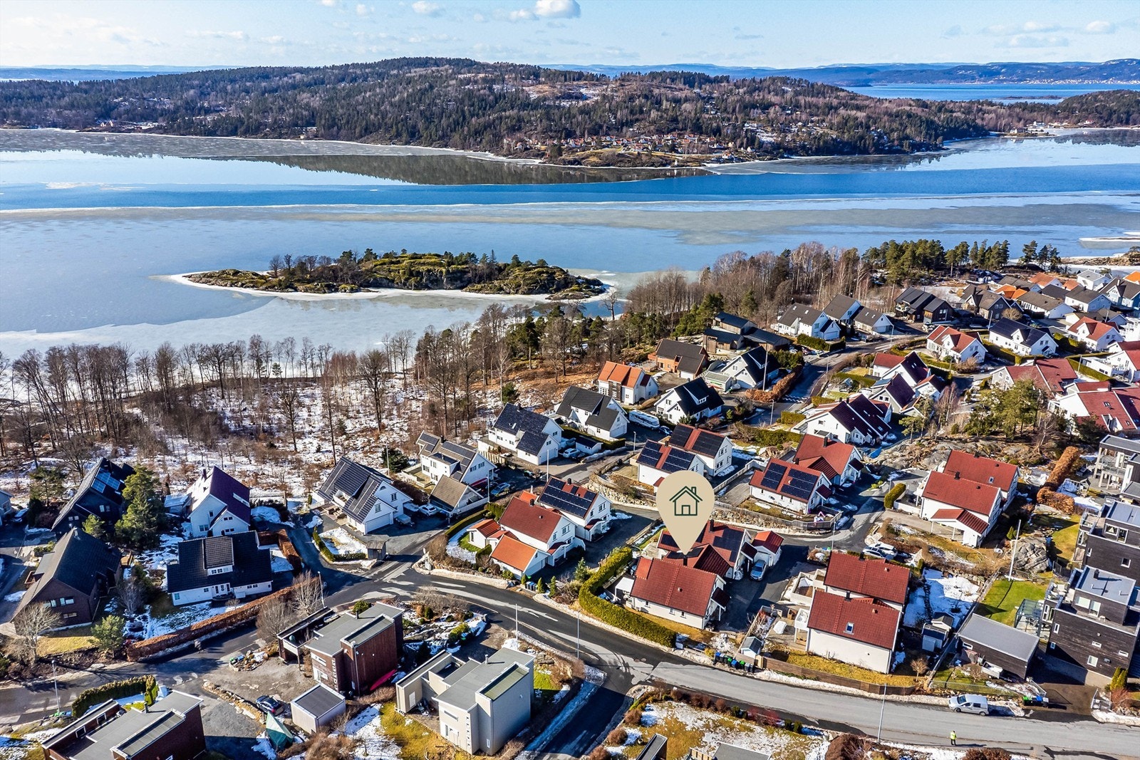 På familievennlige Sjøhagen kan du bo i umiddelbar nærhet av sjøen og fine sandstrender - kun en halvtimes togtur unna Oslo. Fotograf; Børge Oppegård. Galleribilde