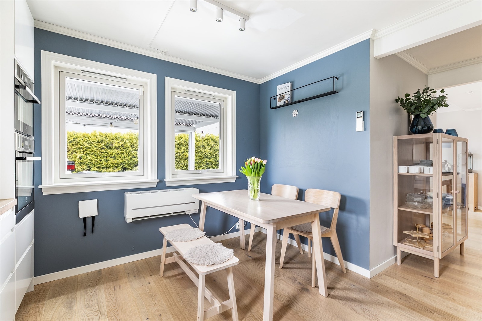 Luft-luft varmepumpe ble installert i 2016, innvendig del på kjøkkenet. Service utført i 2026 Galleribilde