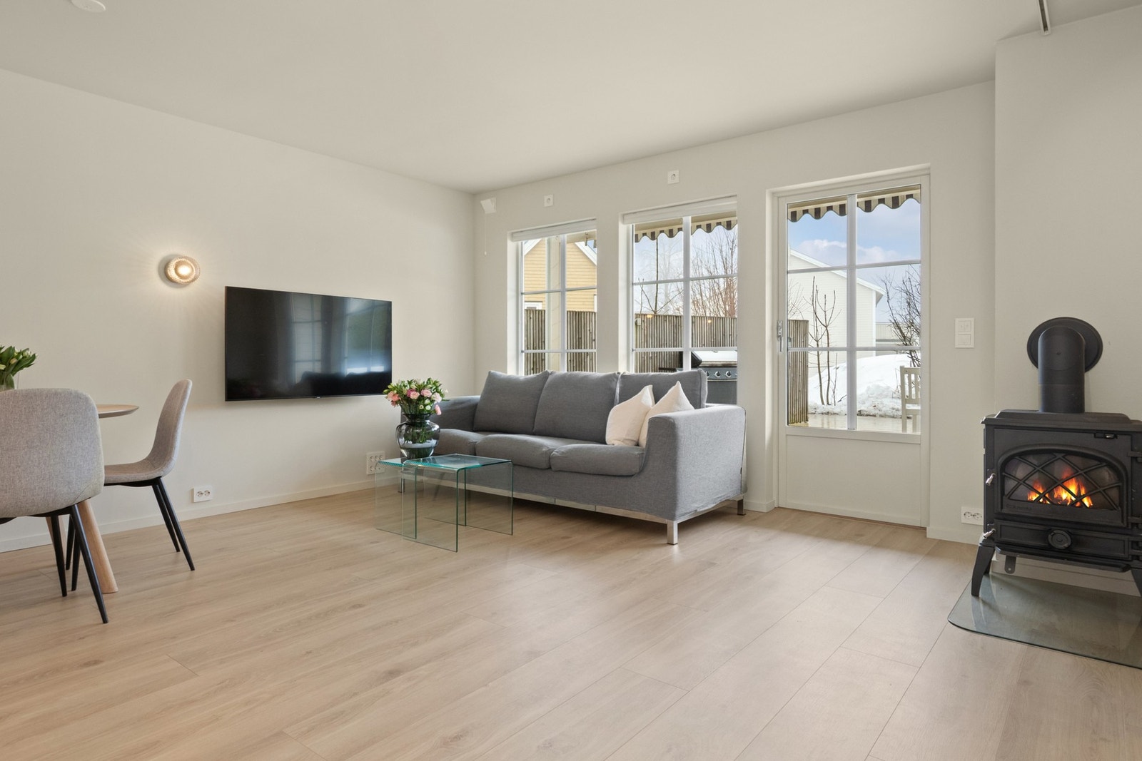 Du får en listefri leiilighet samt nytt laminatgulv. Galleribilde