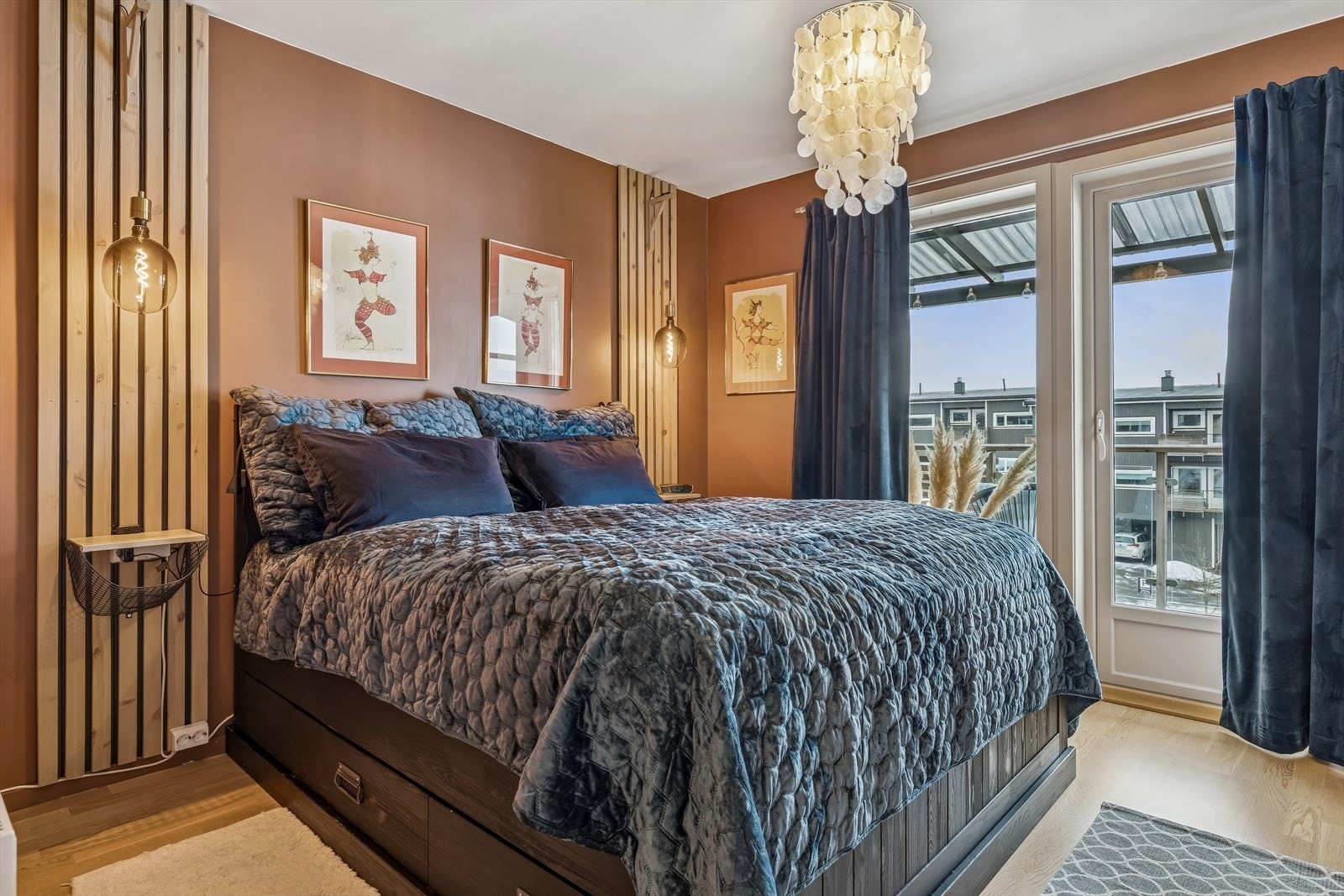 Hovedsoverommet har utgang til en privat, syd-vestvendt altan på 12 m². Galleribilde