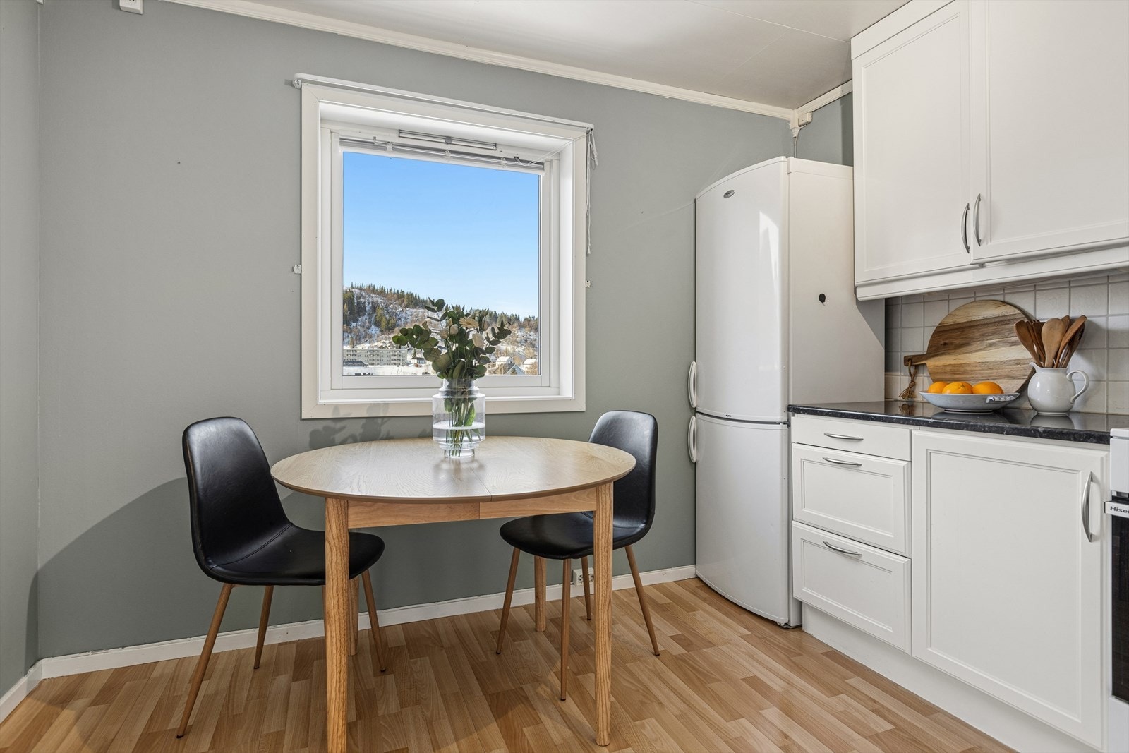 Det er plass for frokostbord i rommet. Galleribilde