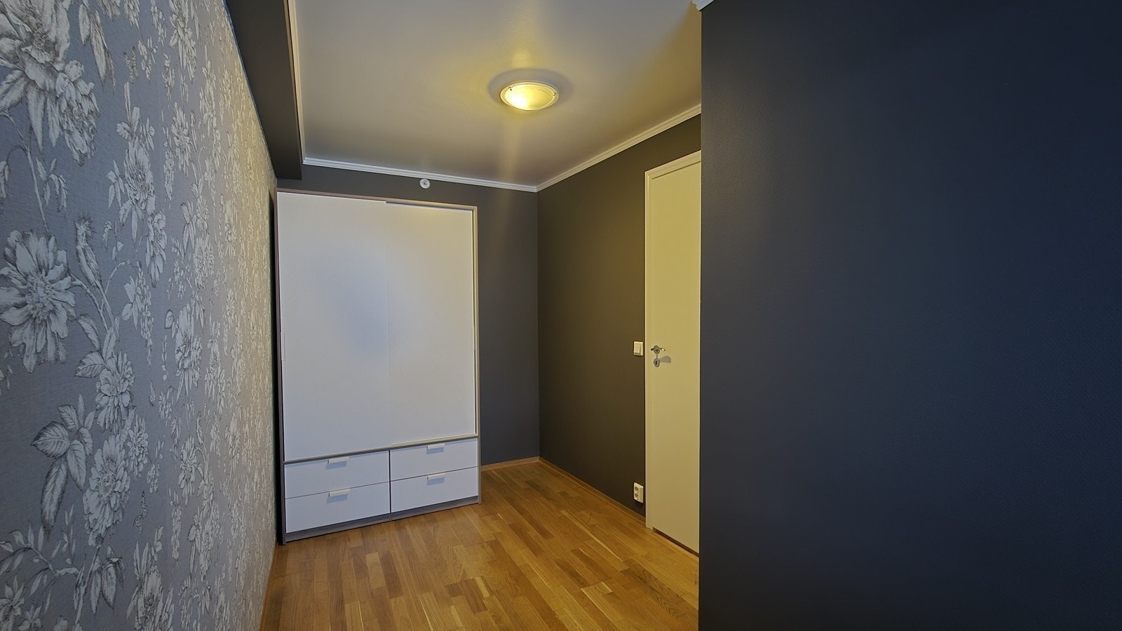 Her er det også en romslig garderobe. Galleribilde