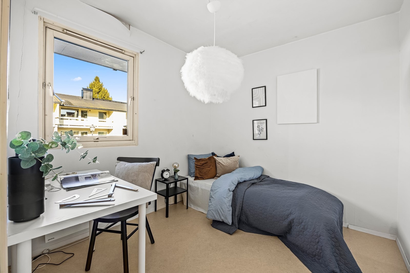 Det andre soverommet er også av god størrelse - passer ypperlig som barnerom, gjesterom eller kontor. Galleribilde