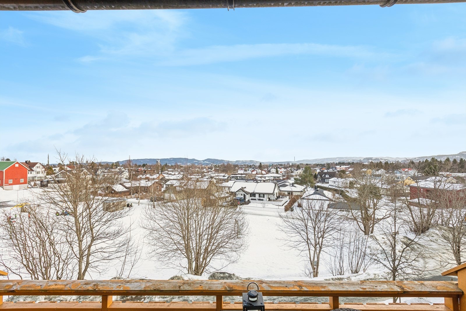 Utsikt utover grøntområder og Heimdal. Galleribilde