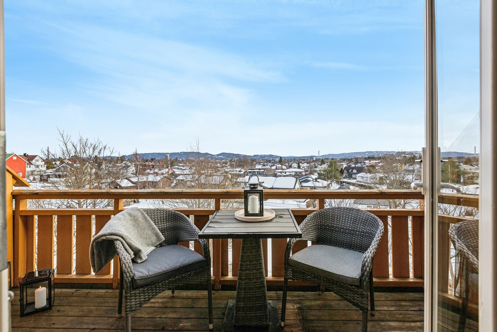 Lys og lettstelt 2-roms selveier med nydelig utsikt på Heimdal. Galleribilde