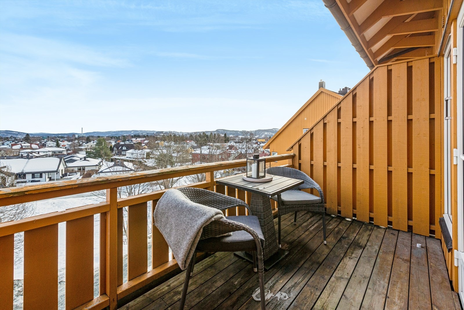 Balkongen har sol på morgen- og dagtid. Galleribilde