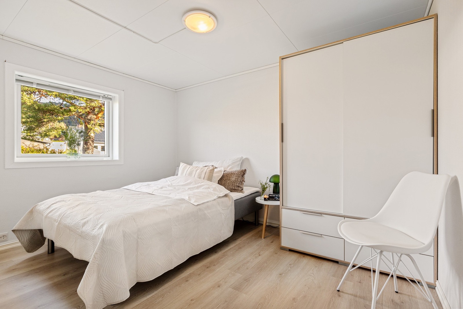 Rom 2 - innredet som soverom. Soverommet er ikke godkjent som rom for varig opphold. Galleribilde