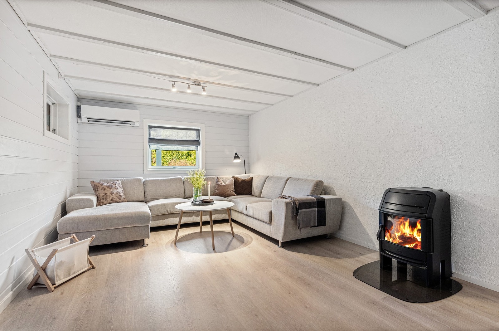 Stue med deilig vedovn. Galleribilde