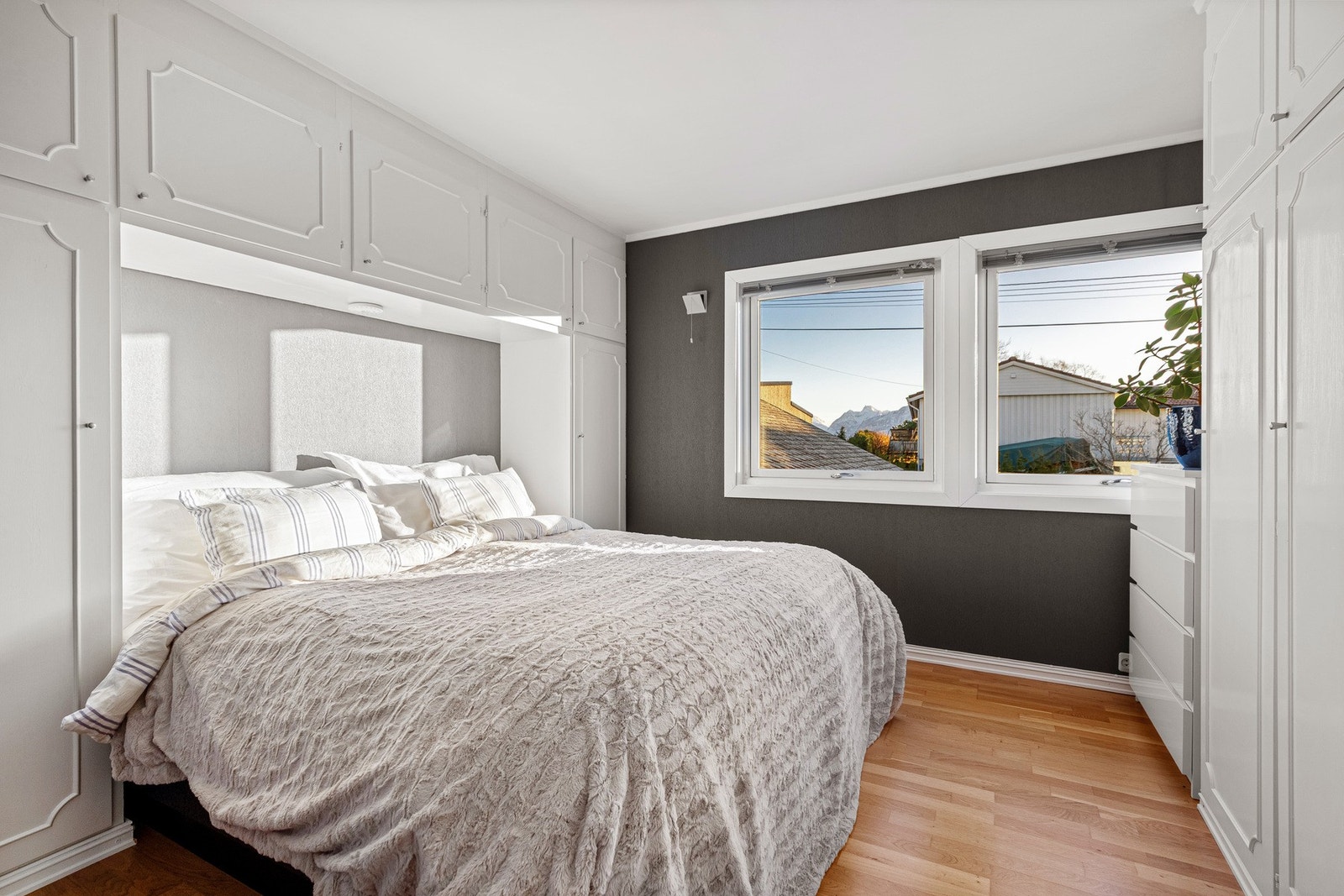 Hovedsoverom med plass til dobbeltseng. Galleribilde