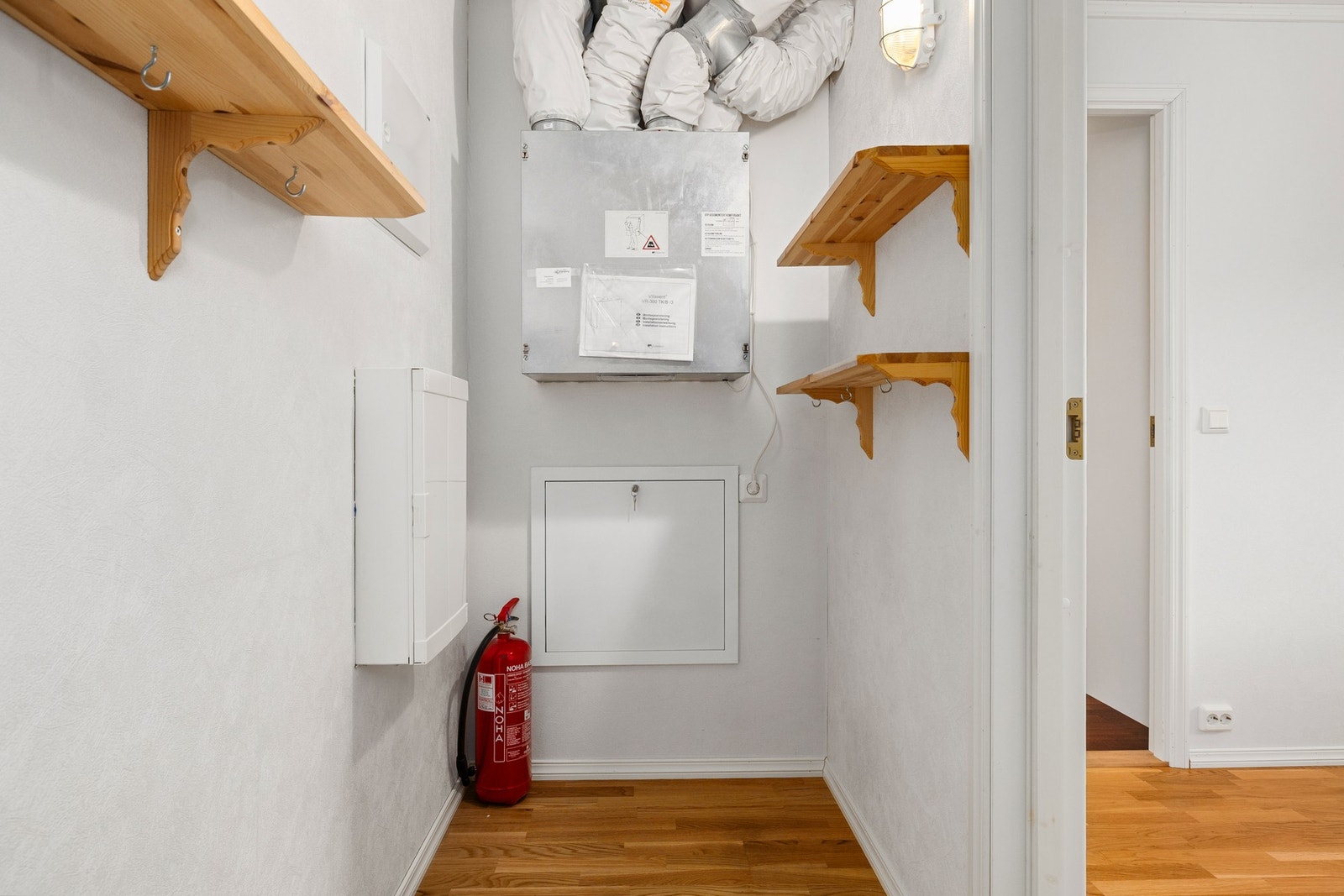 Bod/teknisk rom med plass til lagring Galleribilde