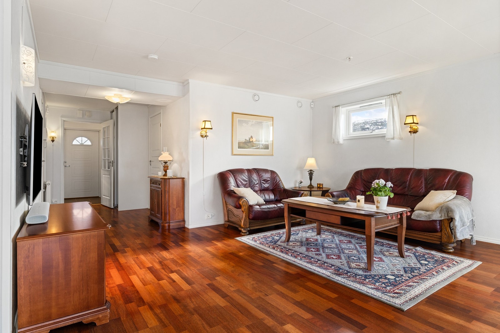 Store oppholdsrom gir mulighet for flere møbleringsmuligheter Galleribilde