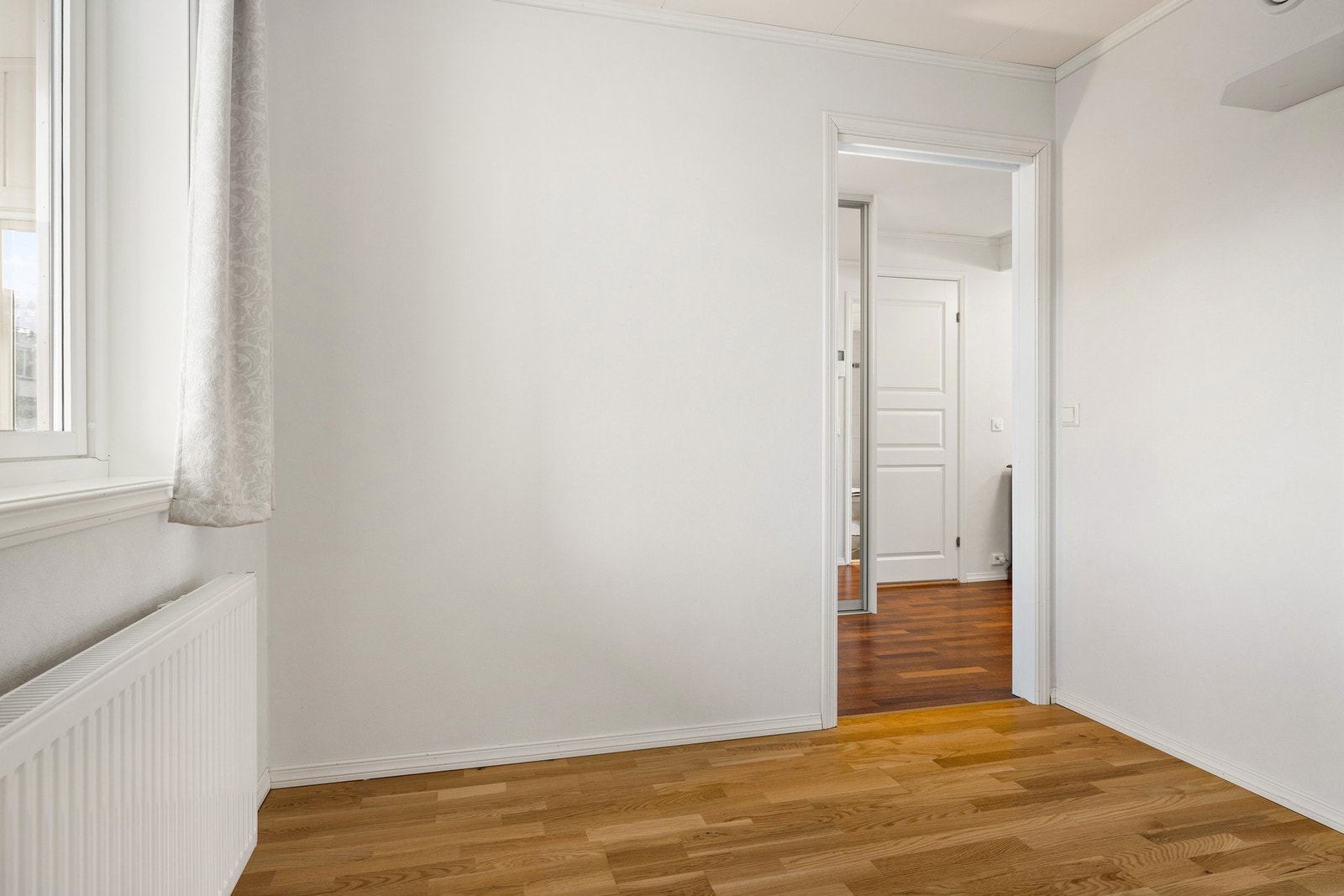 Radiator på rommet Galleribilde