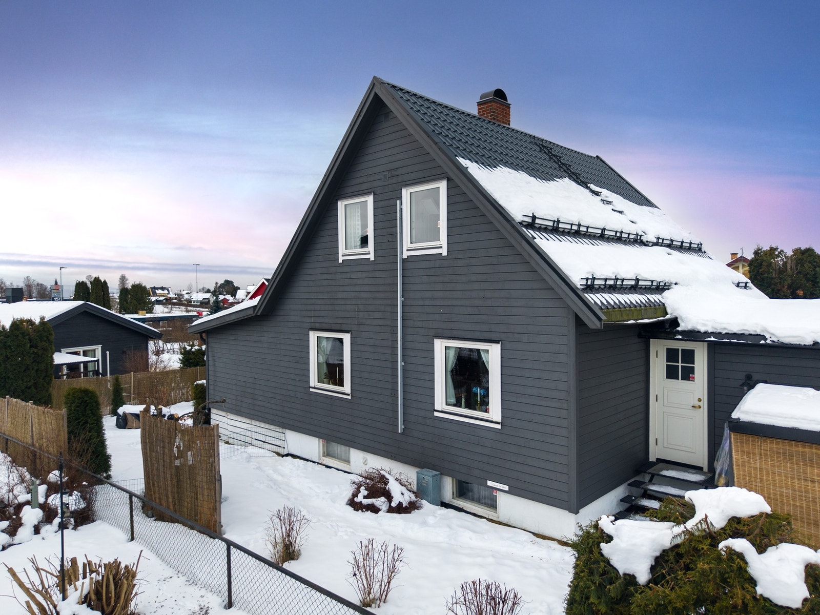 Kjedet enebolig over to plan pluss kjeller. Galleribilde