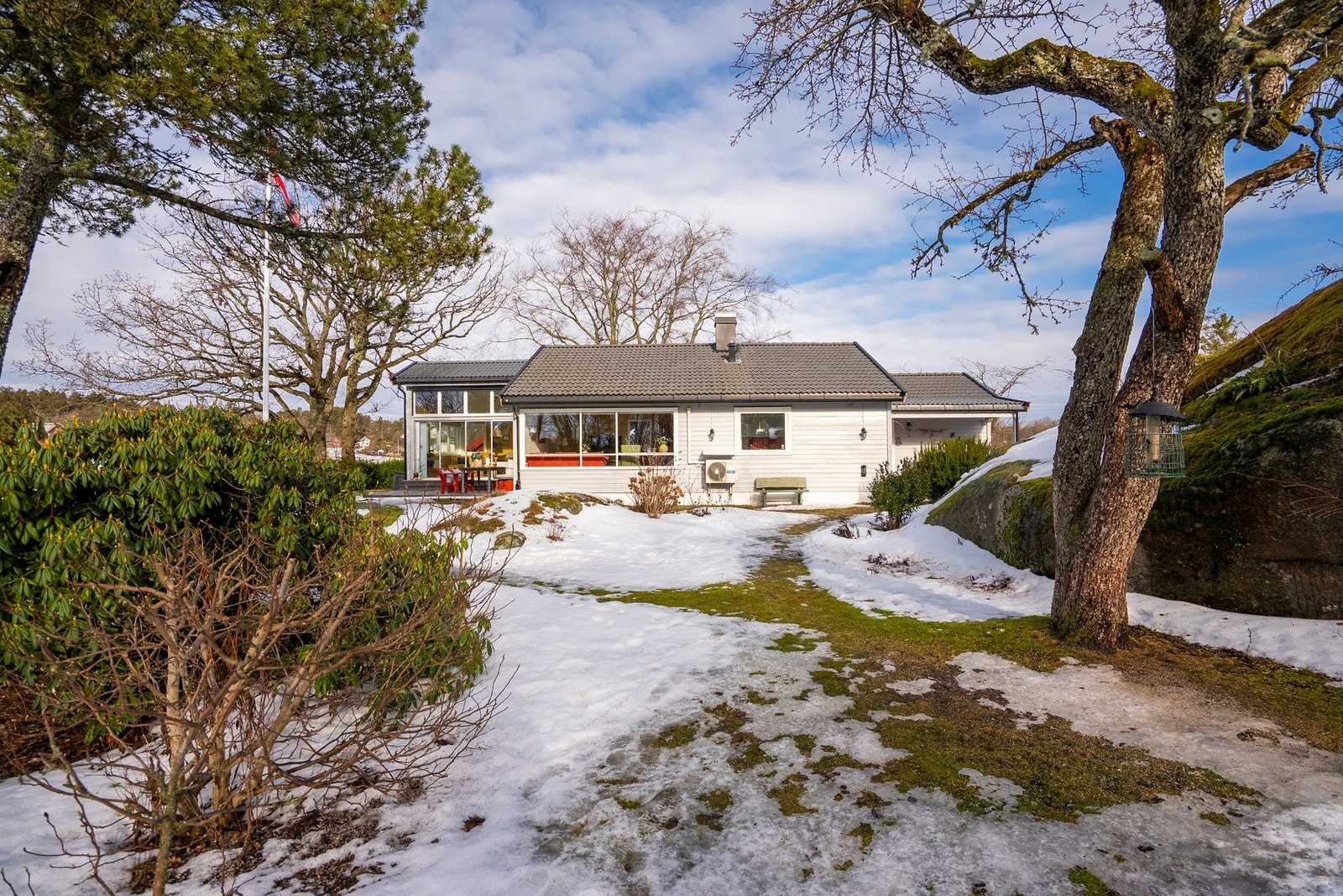 En innholdsrik tomt som inspirerer til friluftslek, men også gir mulighet for beplantning og rekreasjon Galleribilde