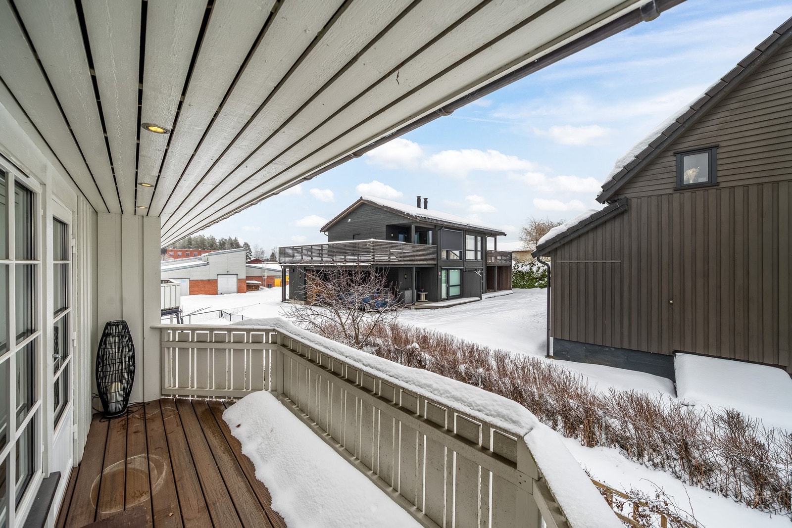 Sørvendt veranda med overbygg. Galleribilde