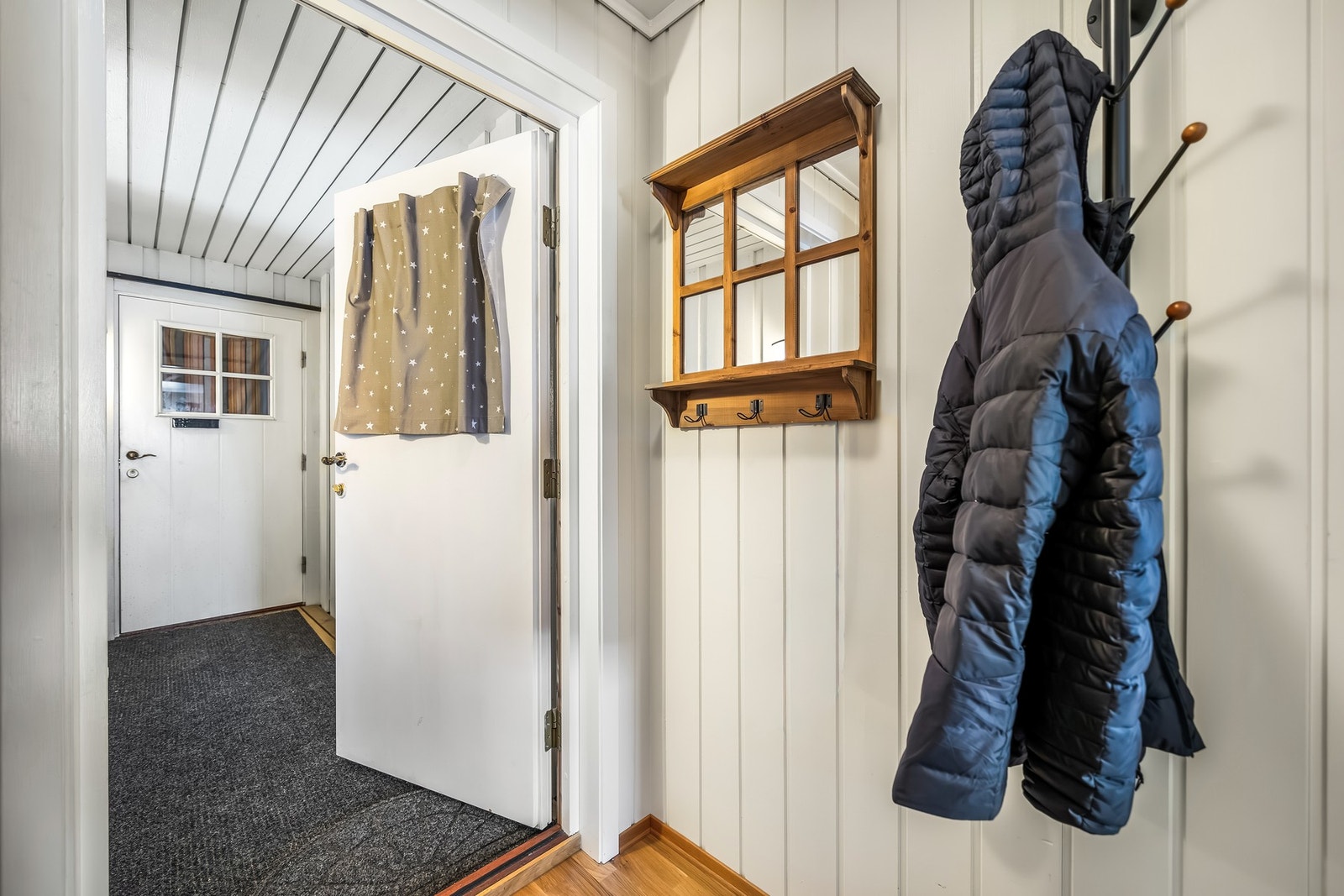 Praktisk overbygd inngang. Galleribilde