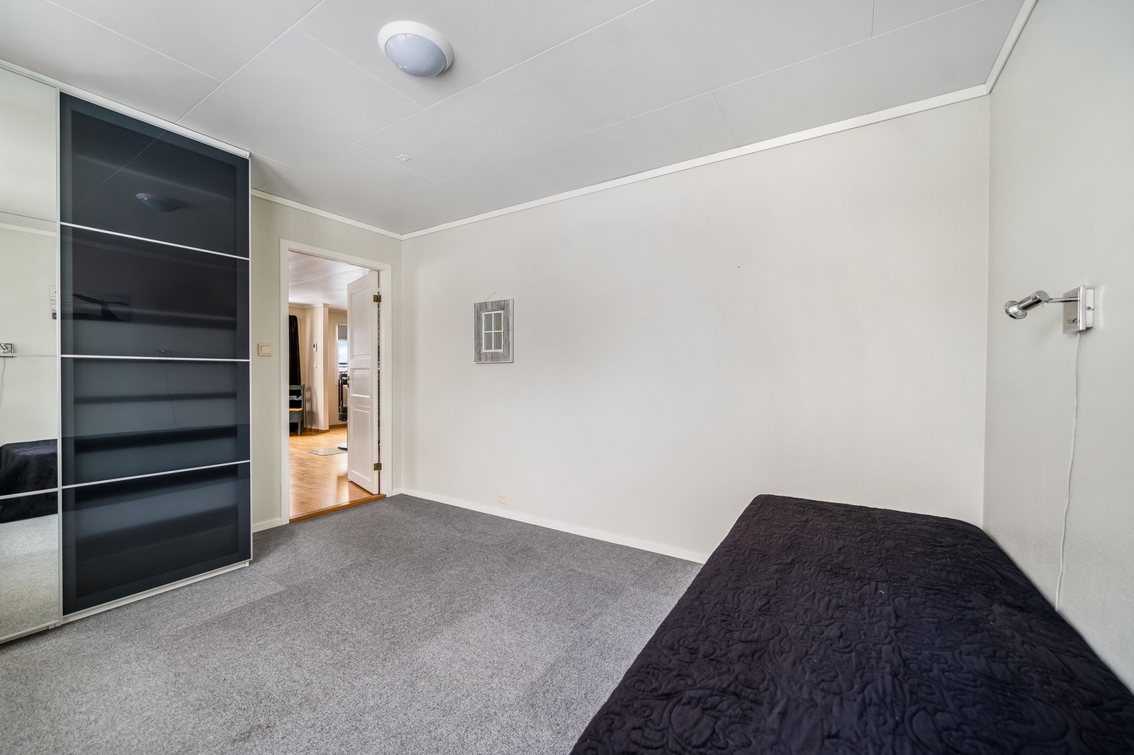 Soverom 2 har 1 garderobeskap. Galleribilde