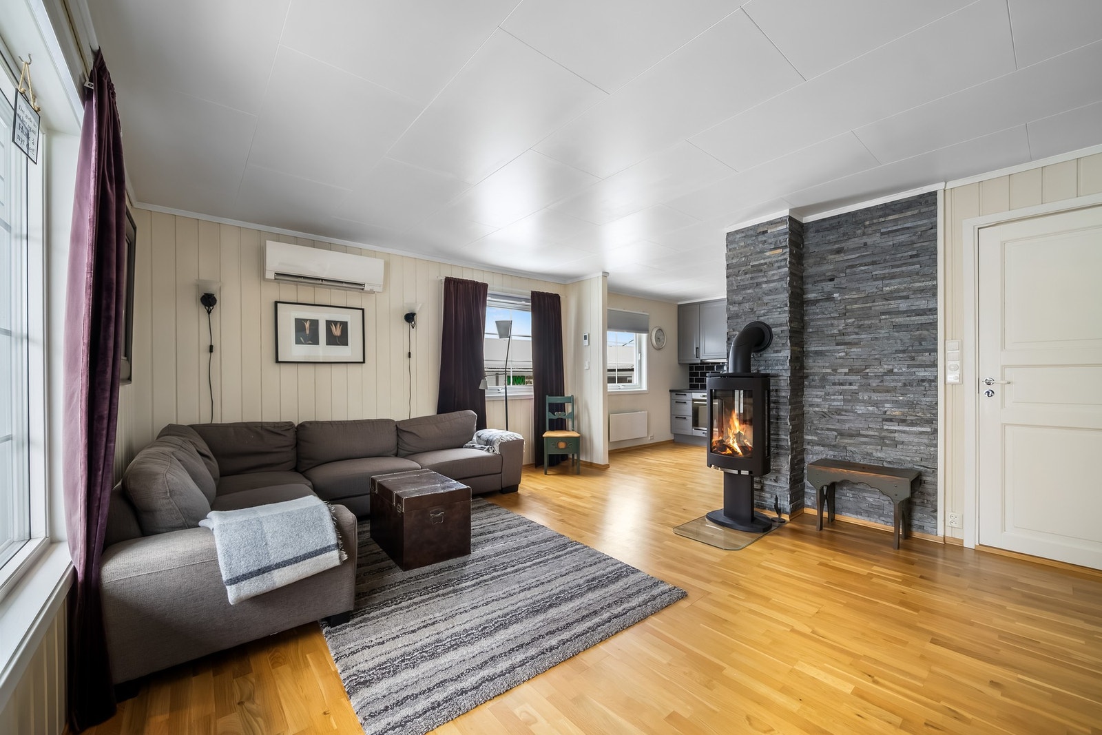 Ny peisenovn fra 2012, skaper en varm og koselig stemning. Galleribilde