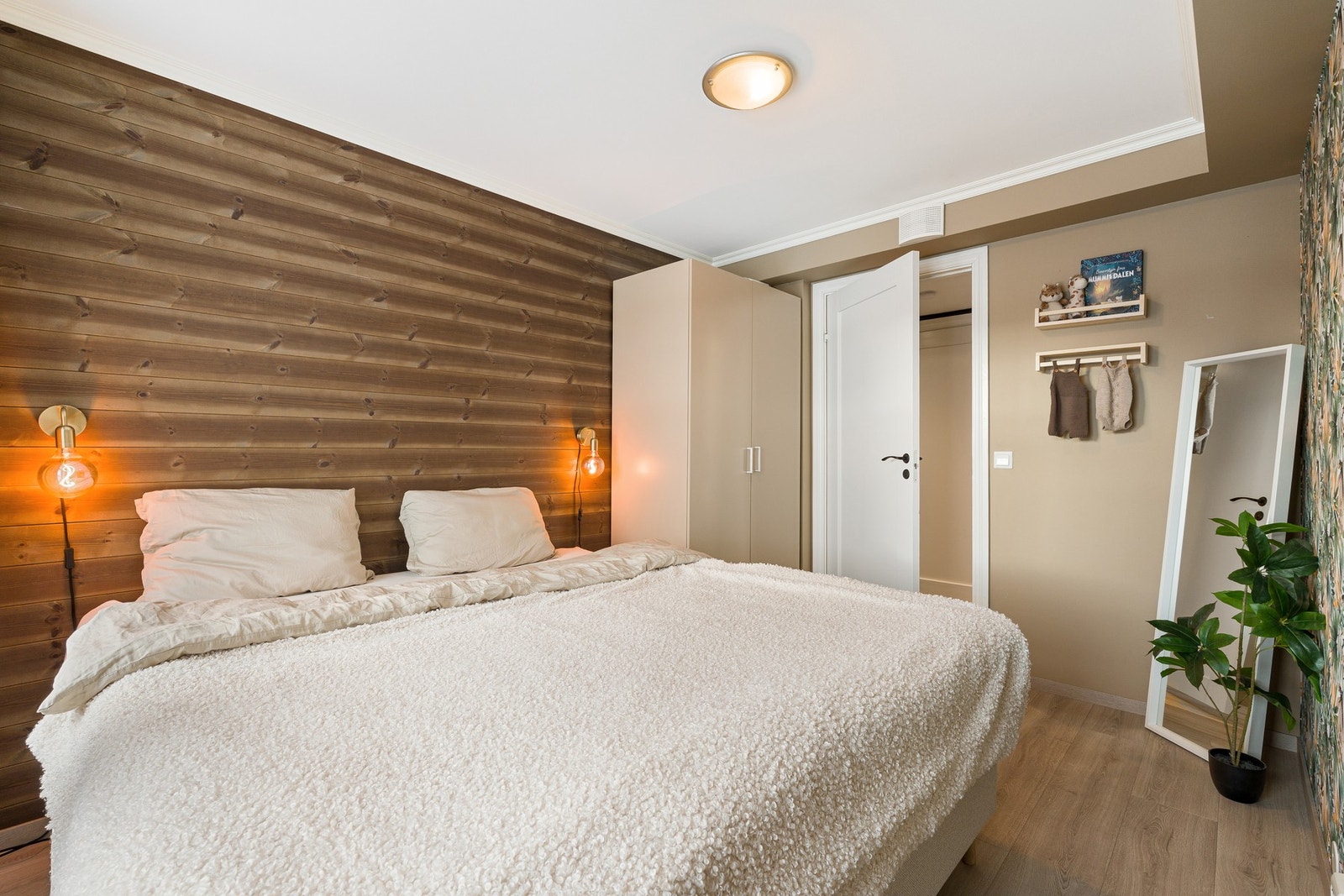 Leiligheten har lave bokostnader, med blant annet TV/Internett inkludert i felleskostnadene. Galleribilde