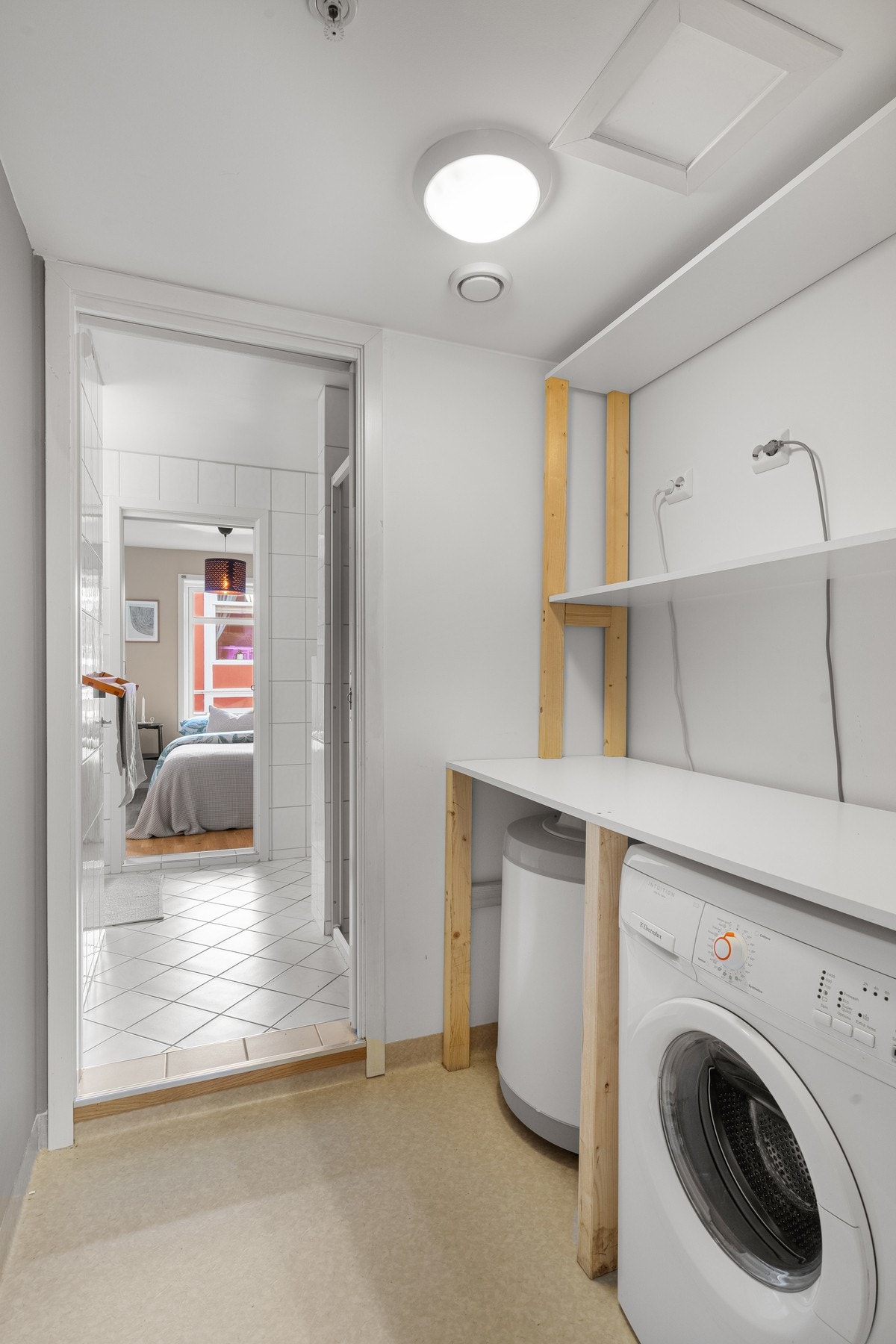 Praktisk vaskerom i tilknytning badet. Galleribilde