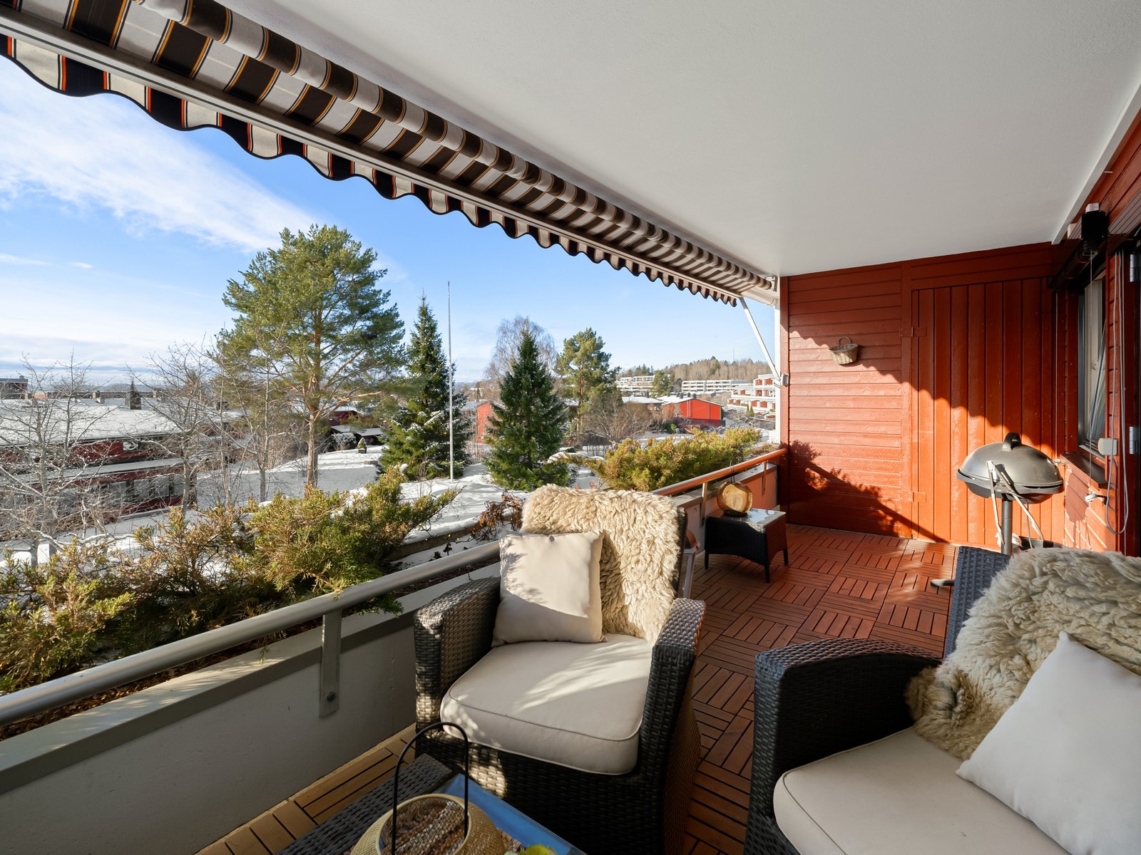 Tilbake på balkongen! Legg merke til den utvendige boden til høyre i bildet. Galleribilde