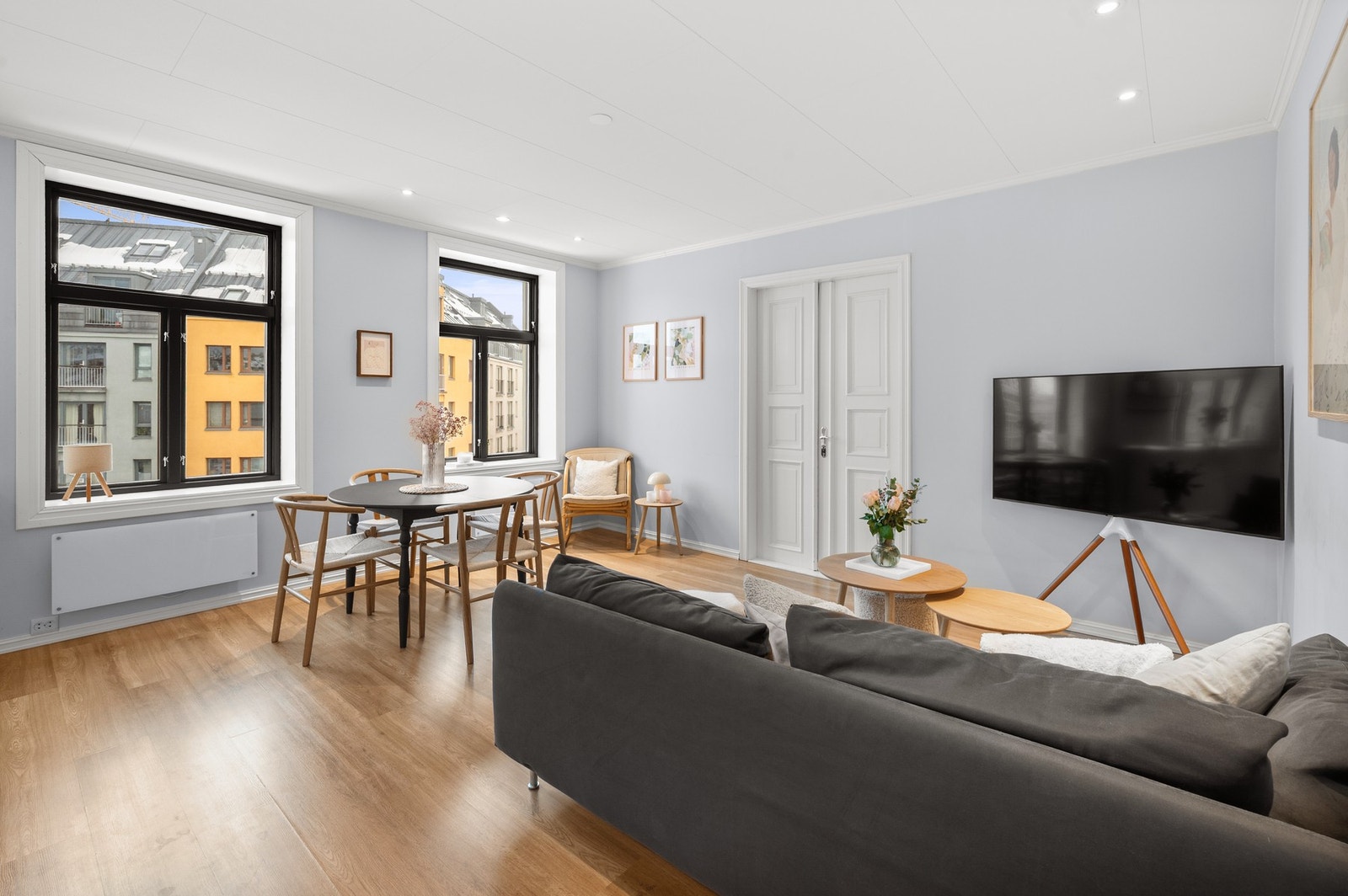 Velkommen til en sjarmerende 2-roms selveierleilighet i 2. etasje, med attraktiv beliggenhet på Møllenberg. Galleribilde