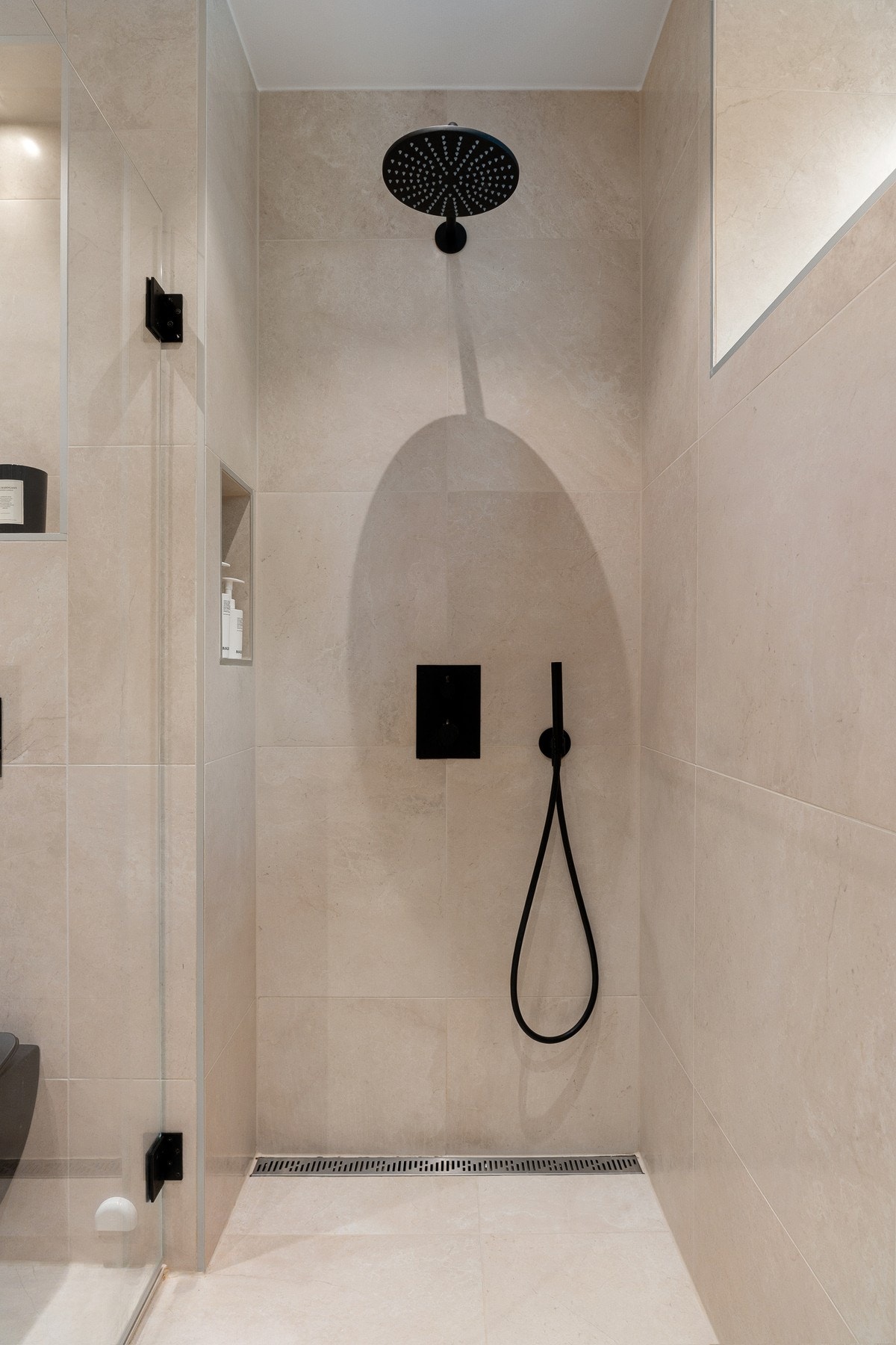 Dusjsone. Galleribilde