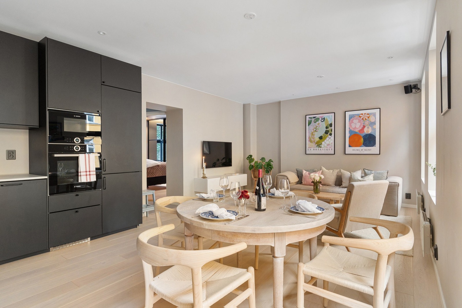 Delikate fargevalg på vegger gir en luftig romfølelse. Galleribilde