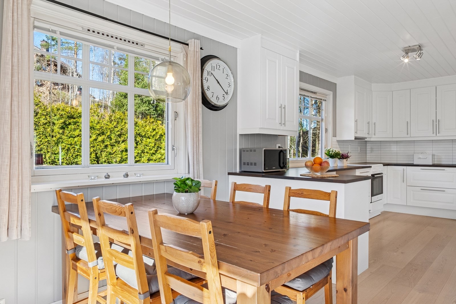 Lyst og fint stue/kjøkken. Galleribilde