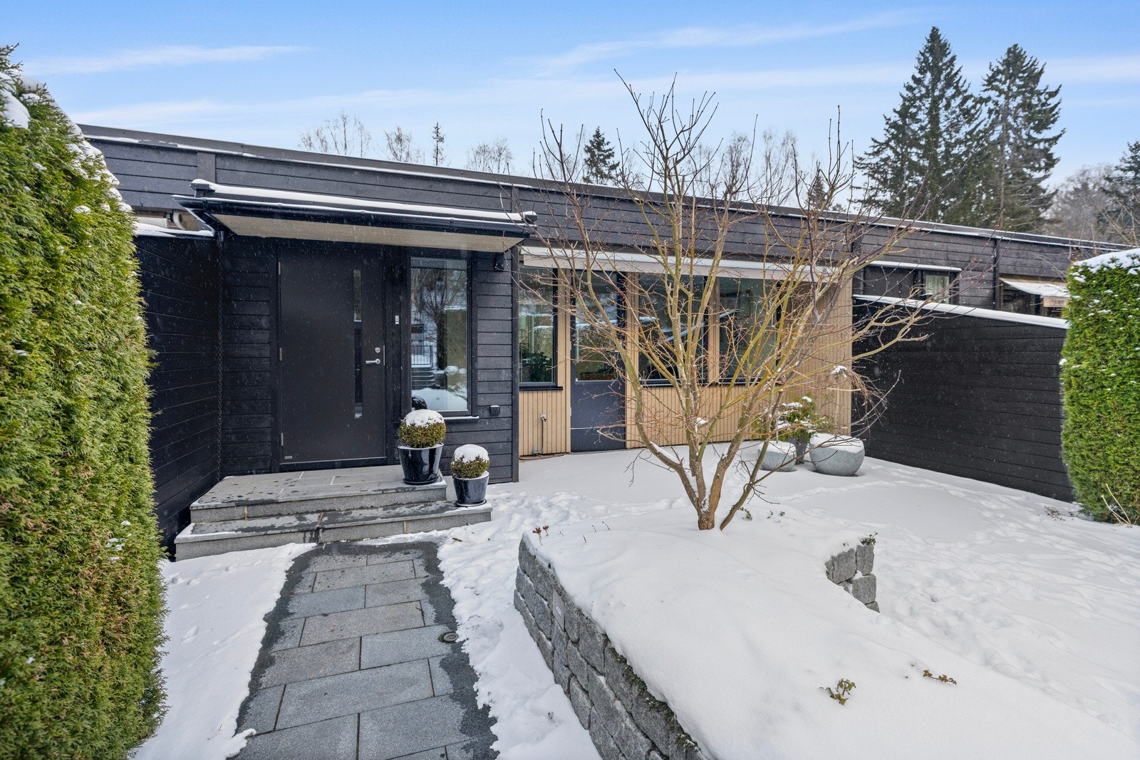 Inngangspartiet har utvendige varmekabler Galleribilde