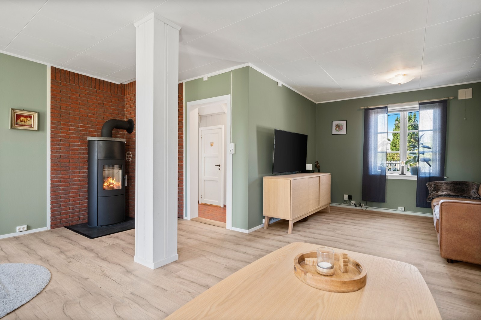 Peisovnen har skiferplate under og klebensteinstopp. Galleribilde