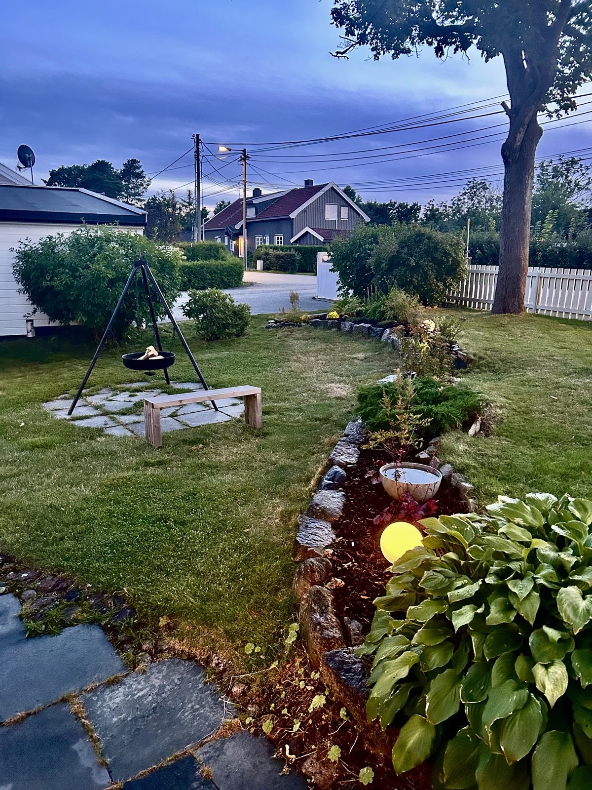 Området har gode kollektivforbindelser med bussholdeplass i nærheten. Galleribilde