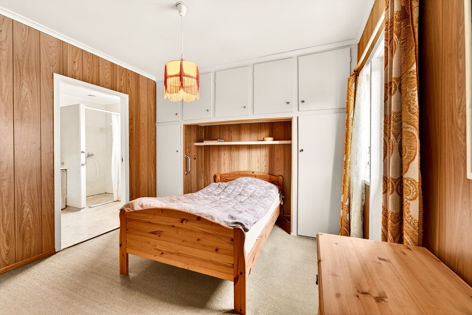 Fra soverommet har du direkte tilgang til badet. Galleribilde