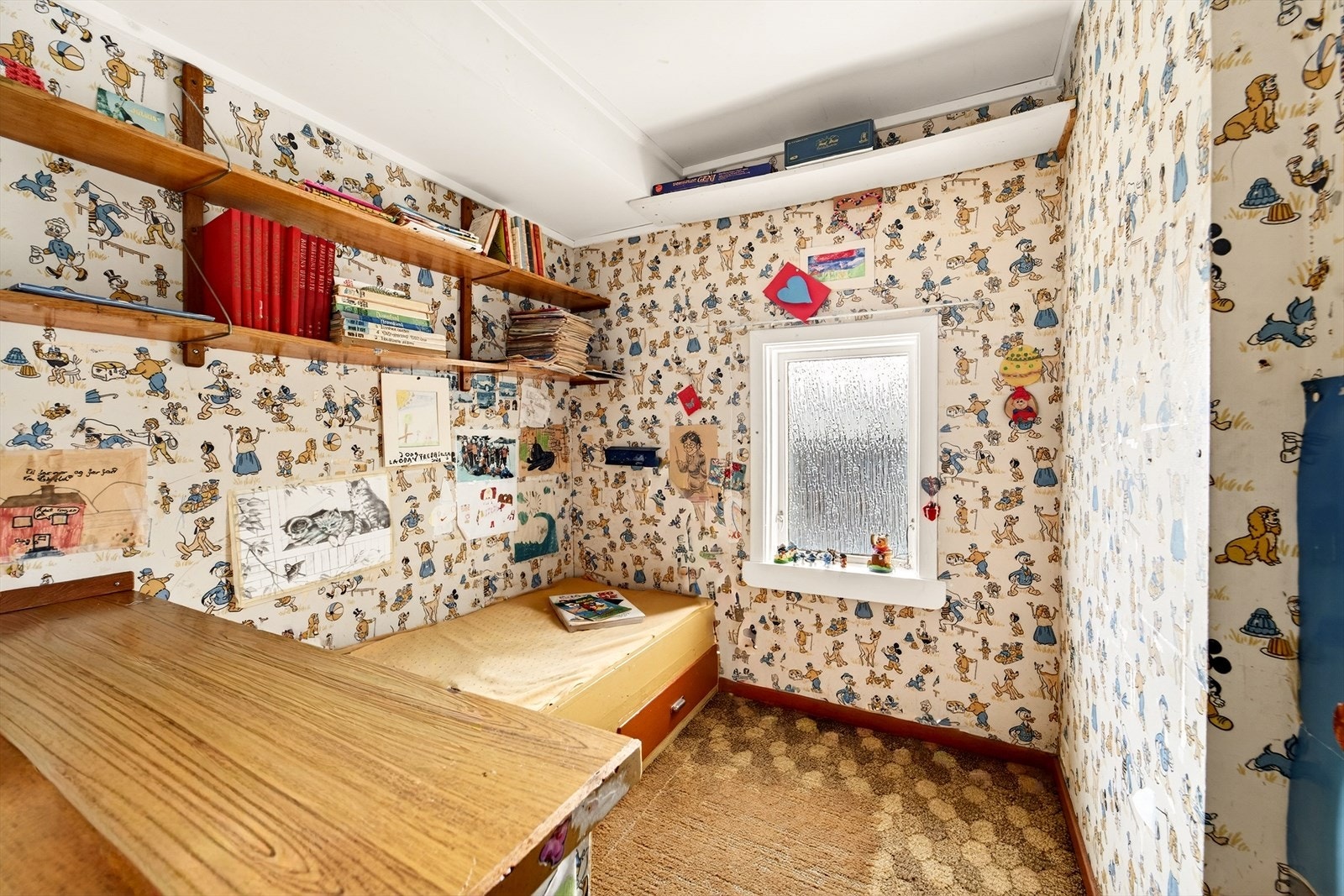 Rommet benyttes som soverom, på byggetegninger er rommet oppført som kott (ikke godkjent som soverom). Galleribilde