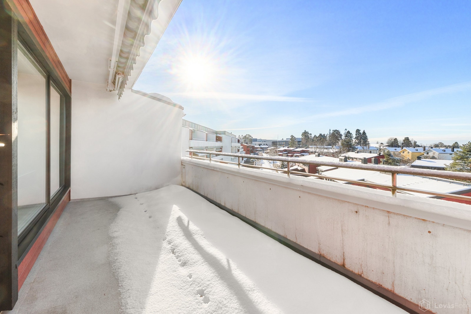Fra stuen er det utgang til en romslig balkong på 13 m². Galleribilde