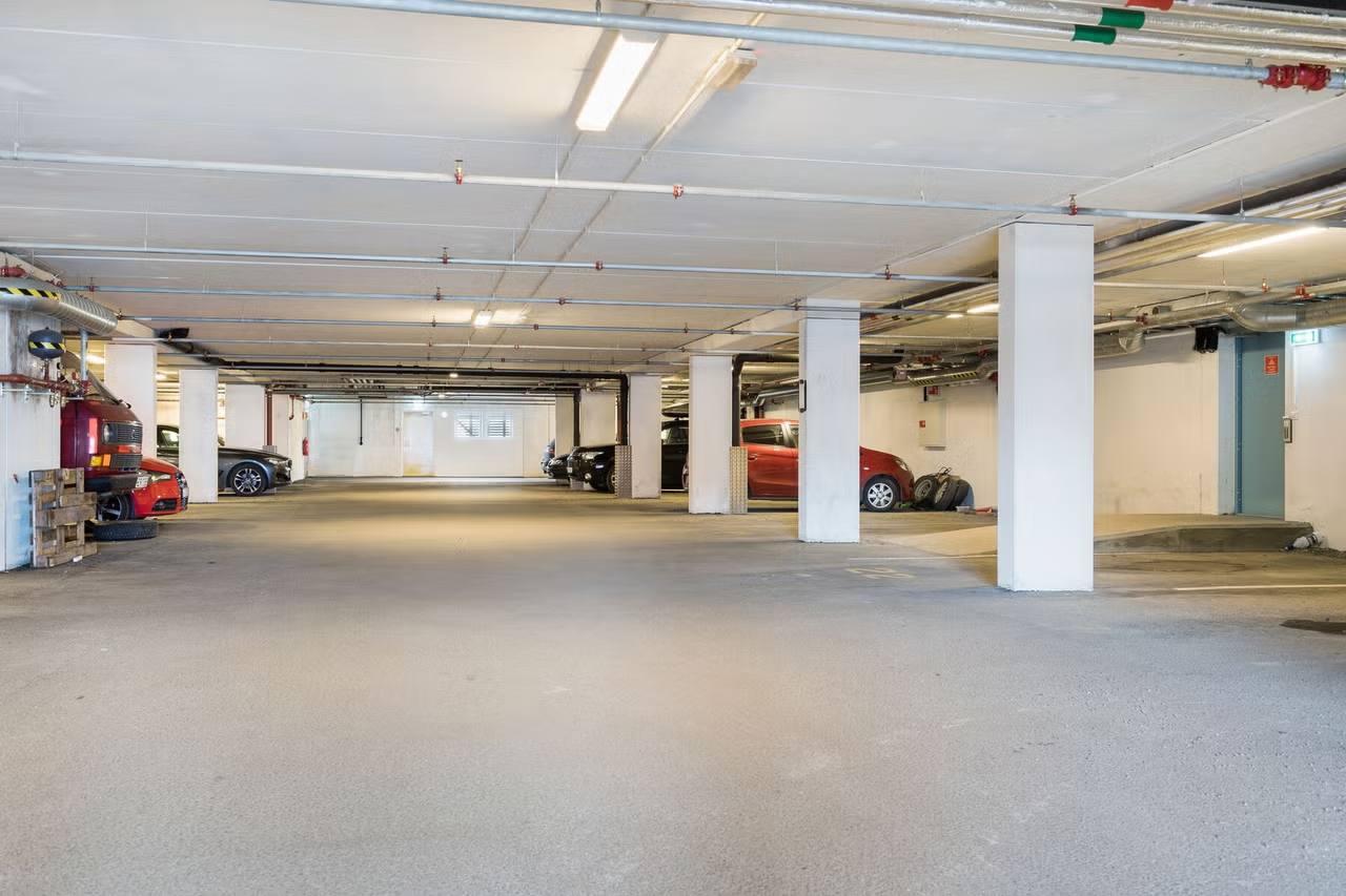 Garasje plass med mulighet for å montere ELbil-lader Galleribilde